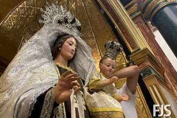 La Virgen del Carmen vuelve a presidir el altar mayor de la iglesia de San Gregorio/Francisco Javier Santana.